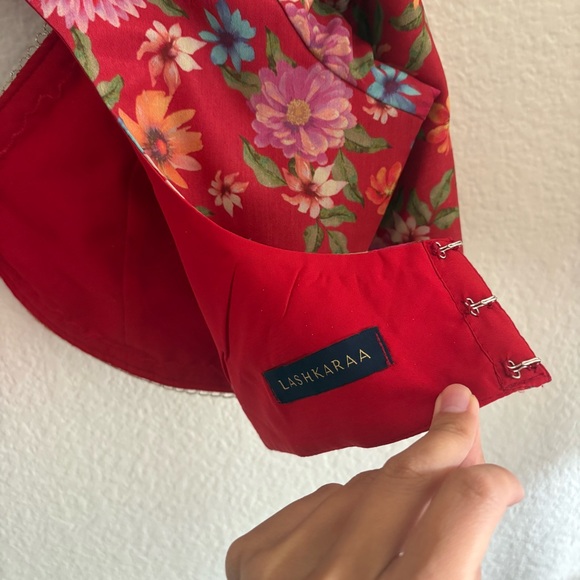 NWT Lashkaraa Elegant Red Floral Saree - Picture 5 of 16